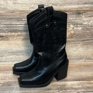Forever 21 Women's Chunky Heel Western Boots in Black New!